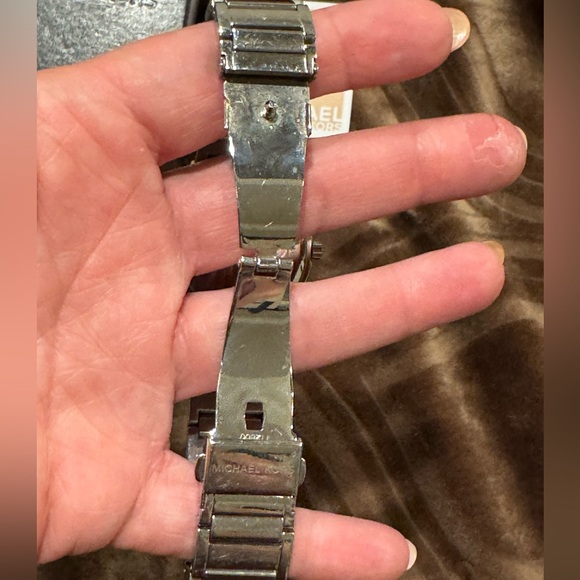 Michael Kors Iridescent watch. See pics for signs of wear. Needs battery - Picture 8 of 13